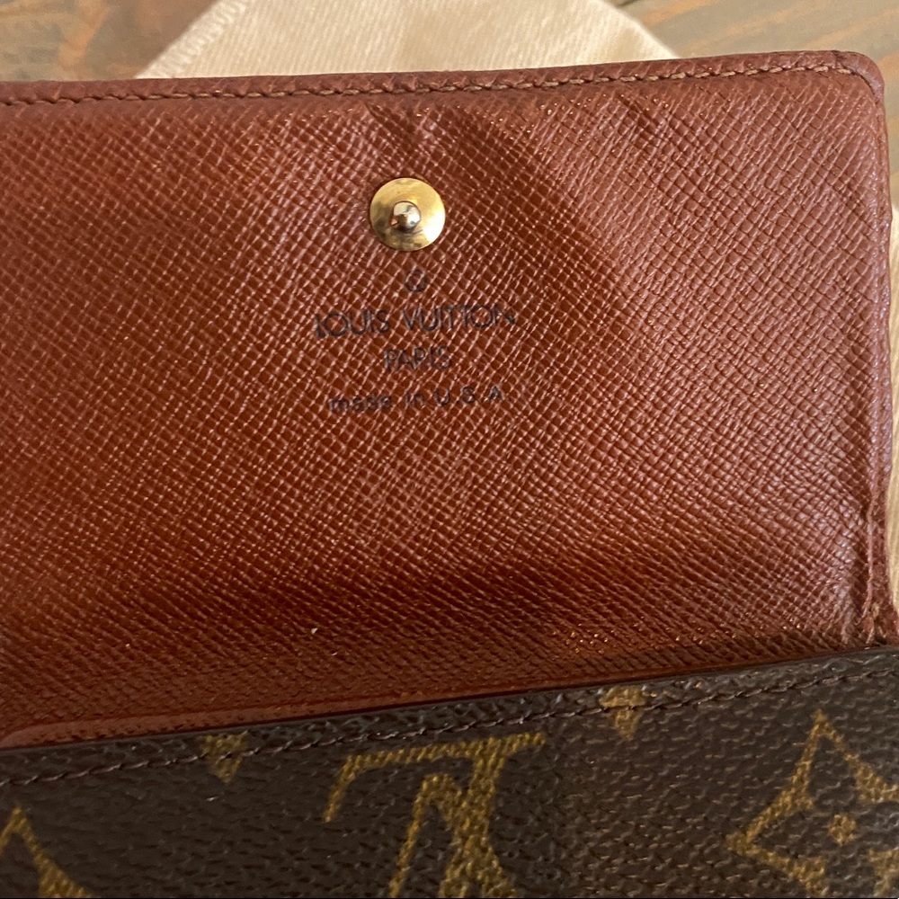 Louis Vuitton Compact Wallet - Picture 4 of 11